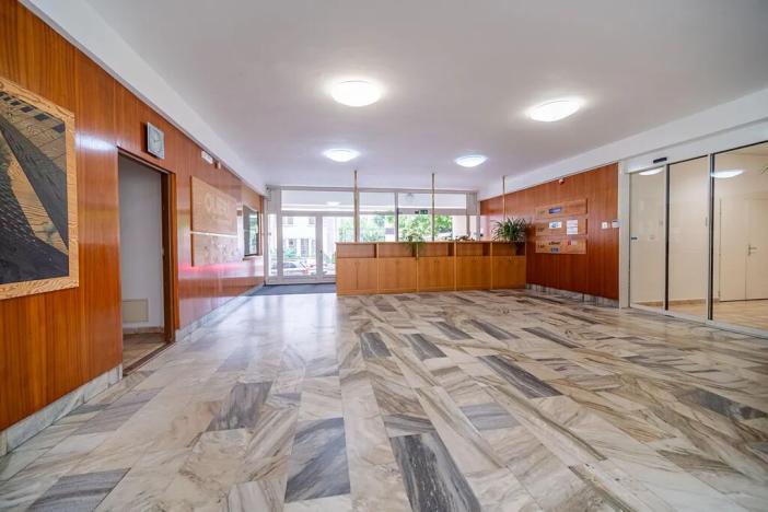 Pronájem kanceláře, Hradec Králové, Sušilova, 250 m2