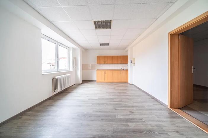 Pronájem kanceláře, Hradec Králové, Sušilova, 250 m2