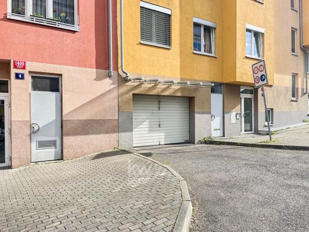 Prodej garážového stání, Praha - Kunratice, Merhoutova, 12 m2