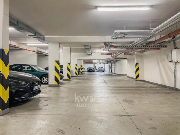 Prodej garážového stání, Praha - Kunratice, Merhoutova, 12 m2