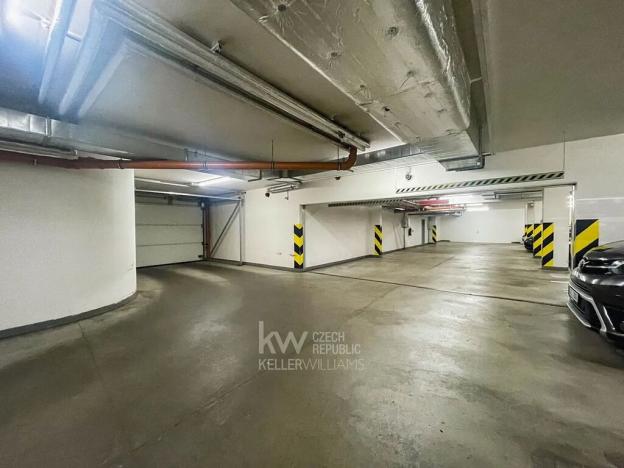 Prodej garážového stání, Praha - Kunratice, Merhoutova, 12 m2