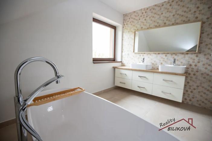 Prodej rodinného domu, Lázně Toušeň, Hlavní, 214 m2