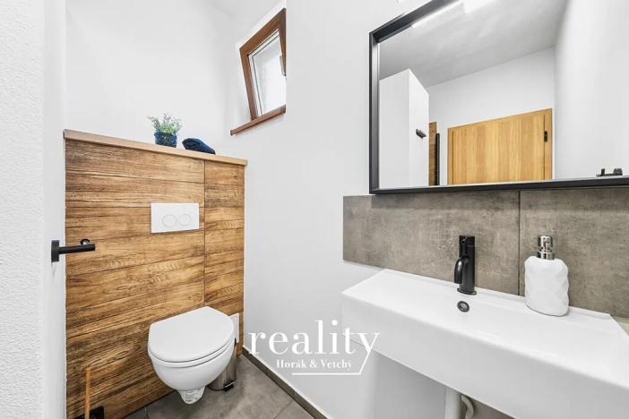 Prodej vícegeneračního domu, Perná, 205 m2