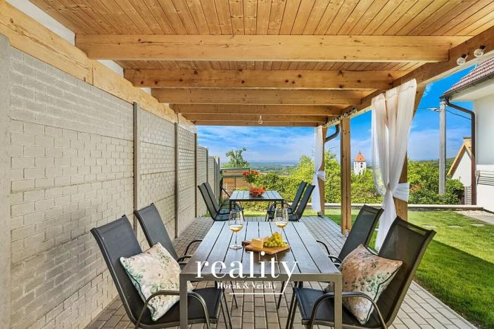 Prodej apartmánu, Perná, 205 m2