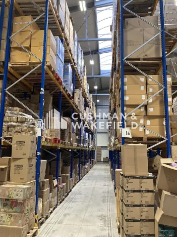 Pronájem skladu, Dubno, 5668 m2