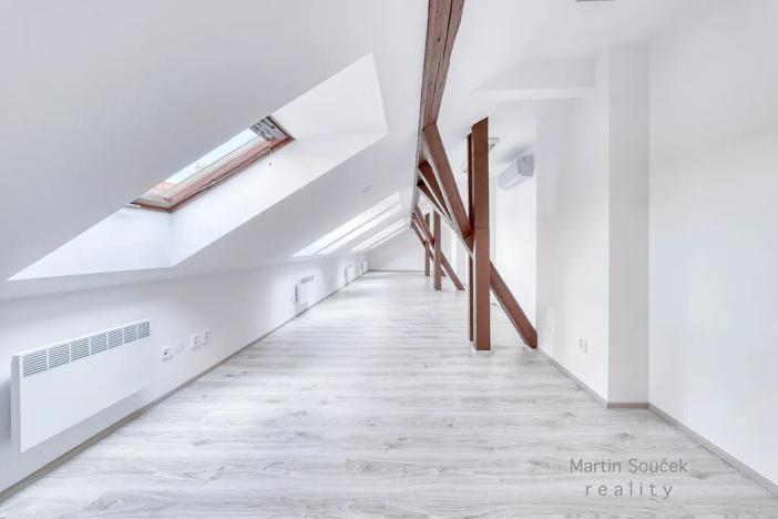 Pronájem kanceláře, Praha - Holešovice, U Výstaviště, 177 m2