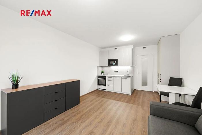 Pronájem bytu 1+kk, Praha - Hloubětín, U Tesly, 39 m2