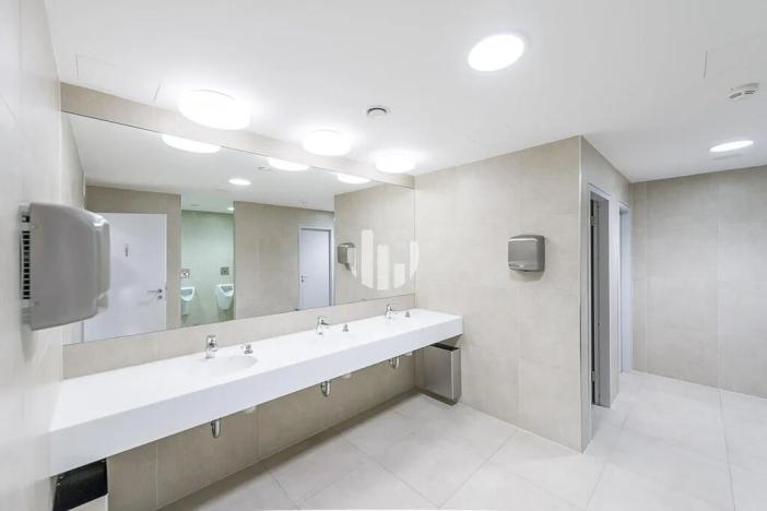 Pronájem kanceláře, Praha - Karlín, Pernerova, 595 m2