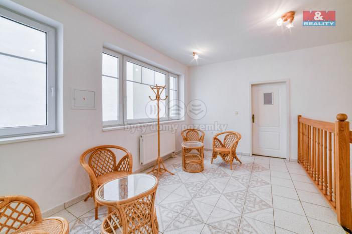 Pronájem obchodního prostoru, Mariánské Lázně, Hlavní třída, 69 m2