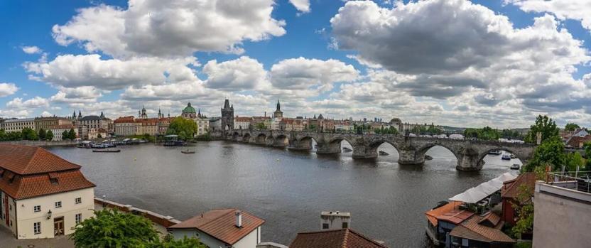 Pronájem bytu 3+1, Praha - Malá Strana, U lužického semináře, 111 m2