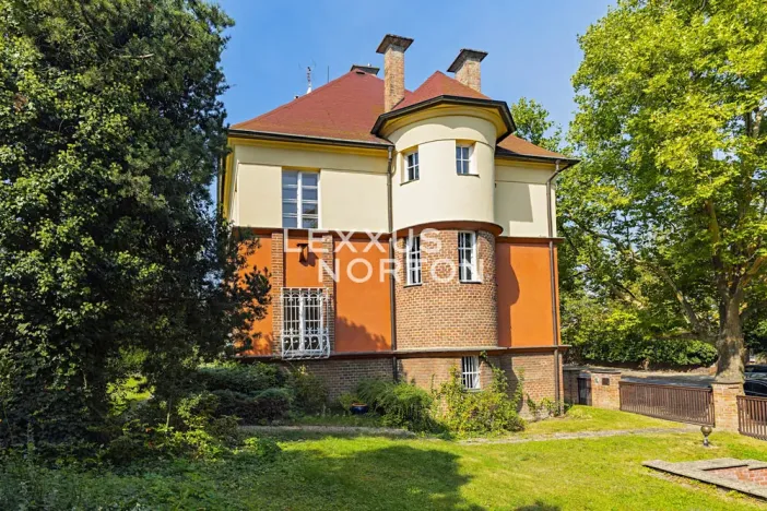 Pronájem vily, Praha - Střešovice, Cukrovarnická, 250 m2