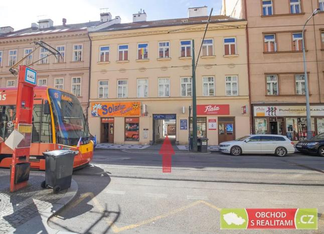 Pronájem garážového stání, Praha - Karlín, Sokolovská, 15 m2