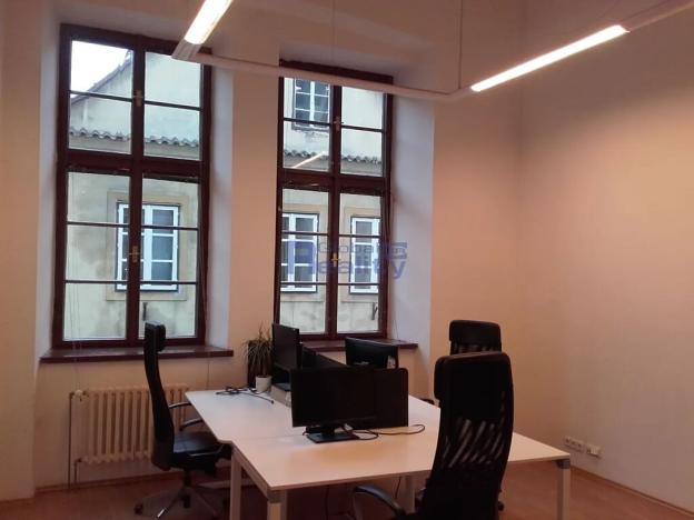 Pronájem kanceláře, Hradec Králové, Velké náměstí, 17 m2