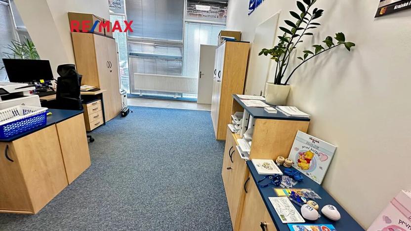 Pronájem kanceláře, Praha - Veleslavín, Na Petřinách, 68 m2