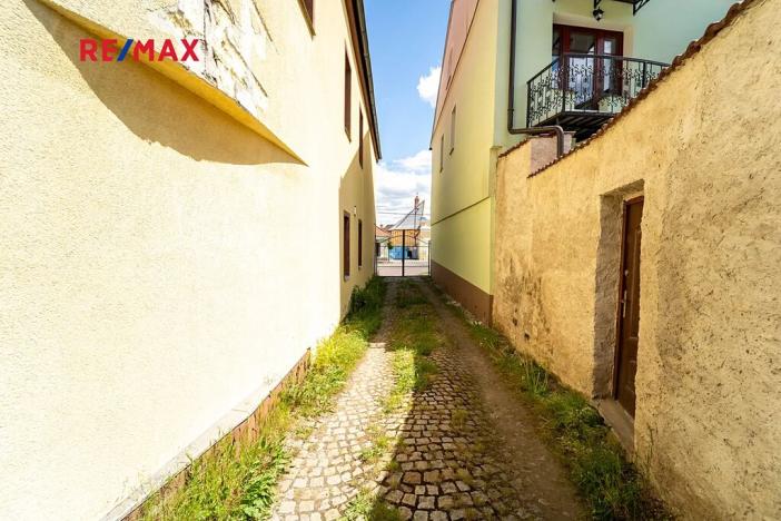 Prodej rodinného domu, Týnec nad Labem, Masarykovo náměstí, 142 m2