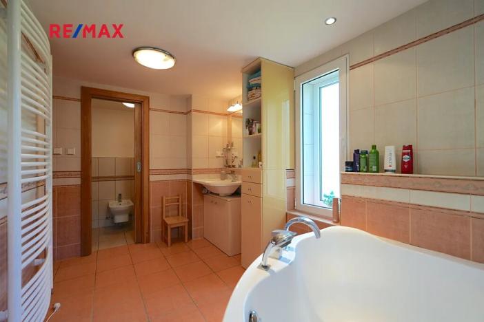 Prodej rodinného domu, Lomnice, 298 m2