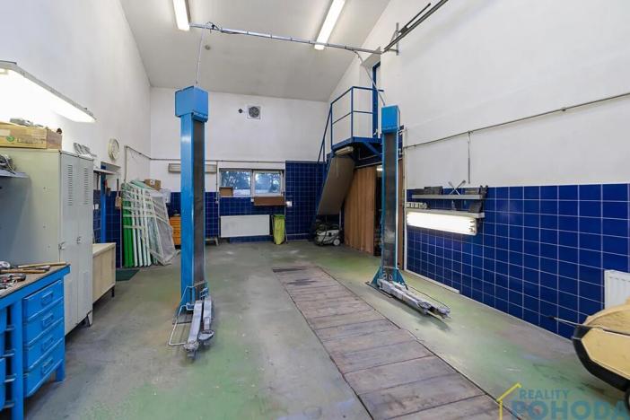 Prodej rodinného domu, Klešice, 365 m2