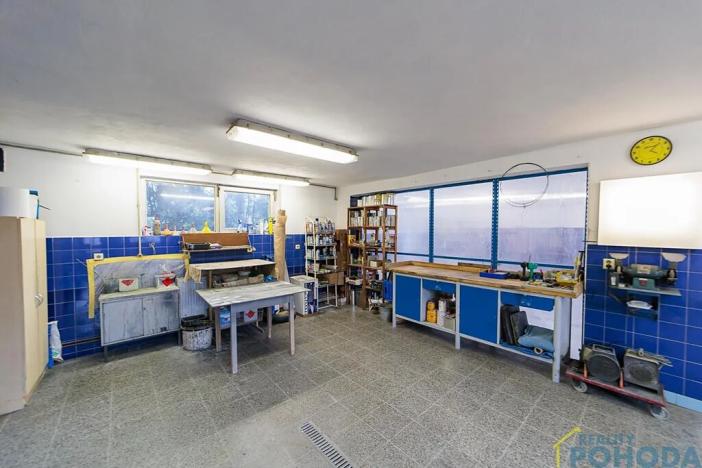 Prodej rodinného domu, Klešice, 365 m2