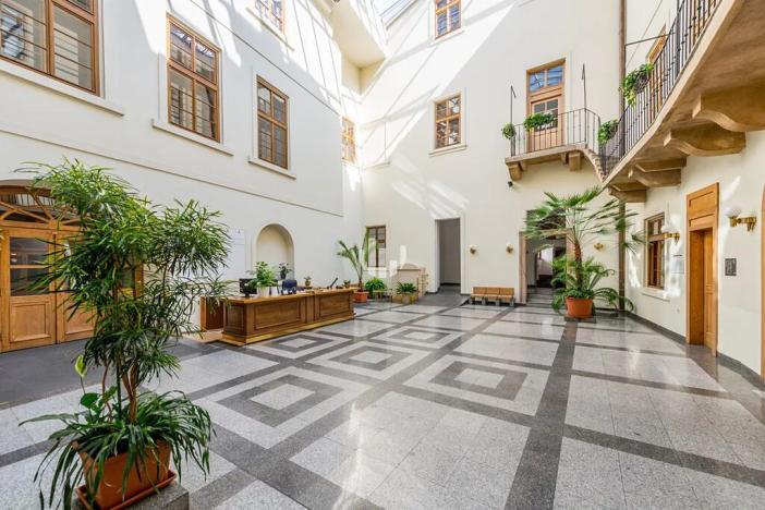 Pronájem kanceláře, Praha - Staré Město, Husova, 168 m2