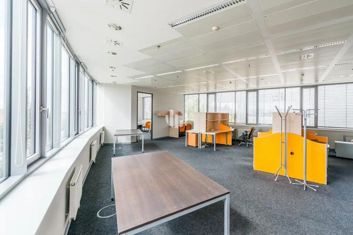 Pronájem kanceláře, Praha - Nusle, Na hřebenech II, 601 m2