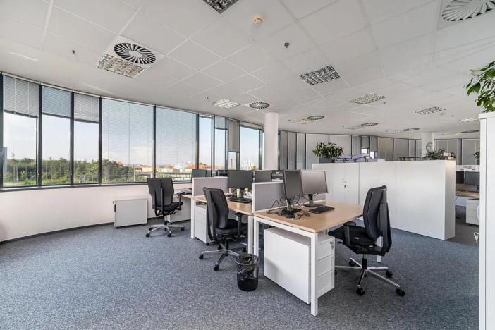 Pronájem kanceláře, Praha - Libeň, Českomoravská, 1638 m2