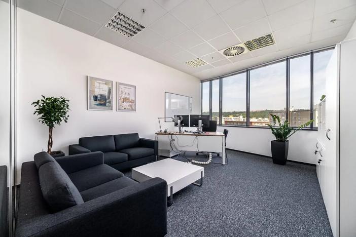 Pronájem kanceláře, Praha - Libeň, Českomoravská, 1638 m2