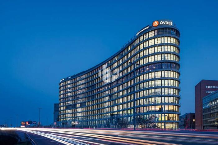 Pronájem kanceláře, Praha - Nusle, Pikrtova, 739 m2