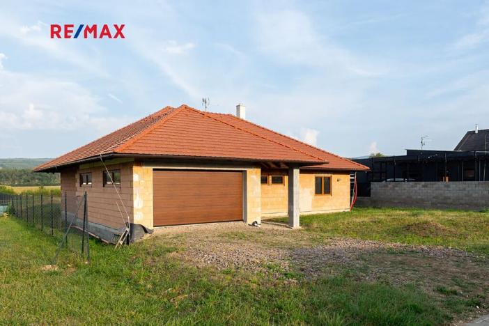 Prodej rodinného domu, Bánov, 197 m2