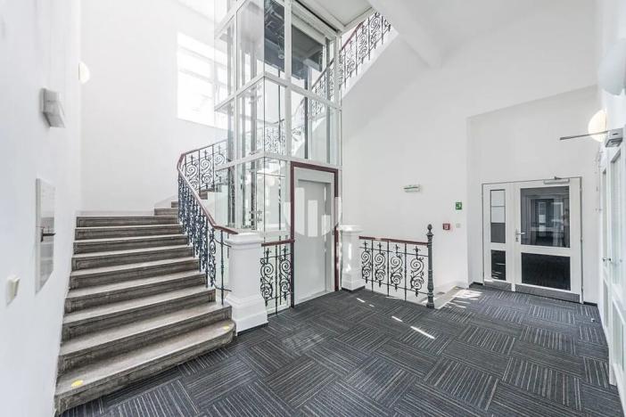 Pronájem kanceláře, Praha - Karlín, Sokolovská, 116 m2