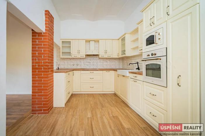 Prodej rodinného domu, Chožov, 737 m2