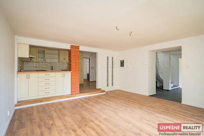 Prodej rodinného domu, Chožov, 737 m2