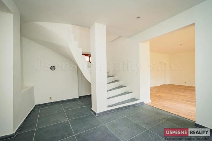 Prodej rodinného domu, Chožov, 737 m2