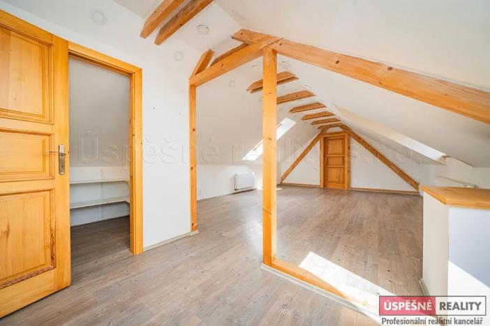 Prodej rodinného domu, Chožov, 737 m2