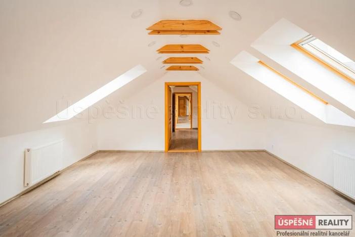 Prodej rodinného domu, Chožov, 737 m2