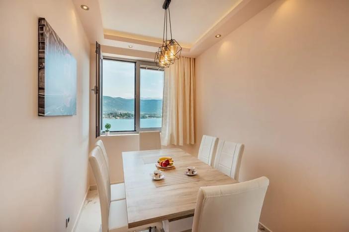 Prodej bytu 3+kk, Tivat, Černá Hora, 64 m2