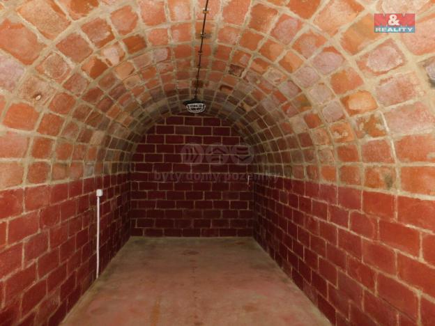 Prodej vinného sklepa, Moravany, 200 m2