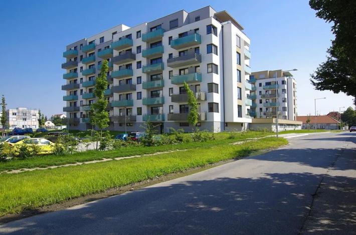 Pronájem garážového stání, České Budějovice, Na Zlaté stoce, 12 m2