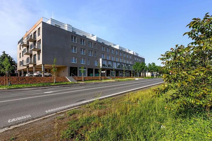 Prodej obchodního prostoru, Praha - Hostavice, Českobrodská, 100 m2