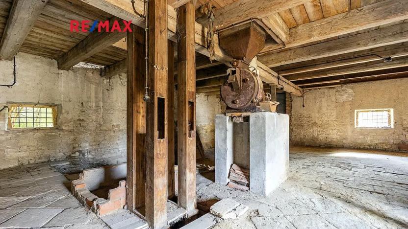 Prodej zemědělského objektu, Počedělice, 2500 m2