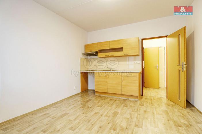 Pronájem bytu 1+kk, Klatovy - Klatovy III, Pod Hůrkou, 20 m2