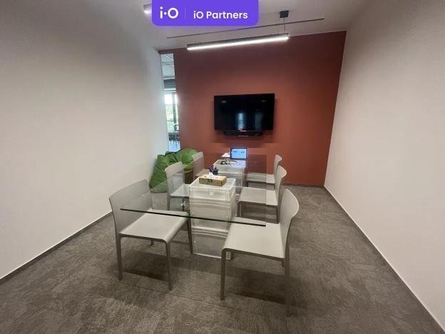 Pronájem kanceláře, Praha - Karlín, Pernerova, 1797 m2