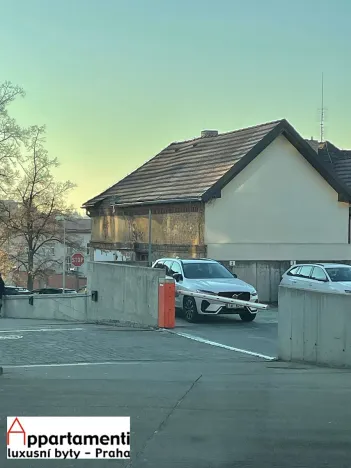 Pronájem garážového stání, Praha - Uhříněves, Vlasty Průchové, 12 m2