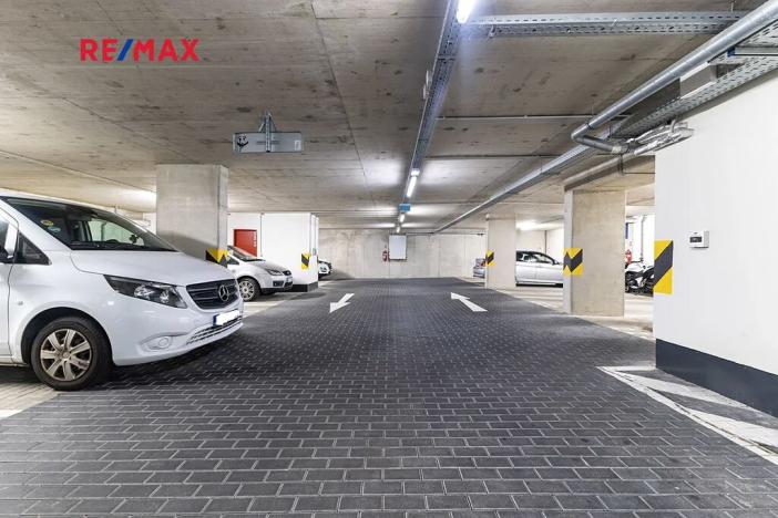 Prodej garážového stání, Praha - Hlubočepy, Vítové, 28 m2