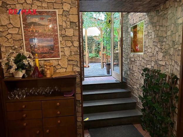 Pronájem obchodního prostoru, Praha - Vinohrady, Na Kozačce, 339 m2