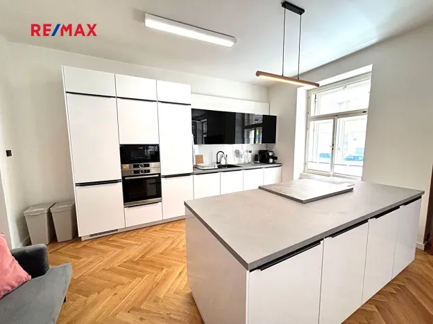 Pronájem kanceláře, Praha - Vinohrady, Kolínská, 127 m2