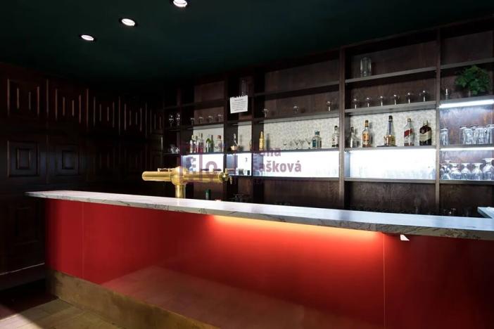 Pronájem restaurace, Jindřichův Hradec, nám. Míru, 160 m2