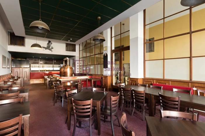 Pronájem restaurace, Jindřichův Hradec, nám. Míru, 160 m2