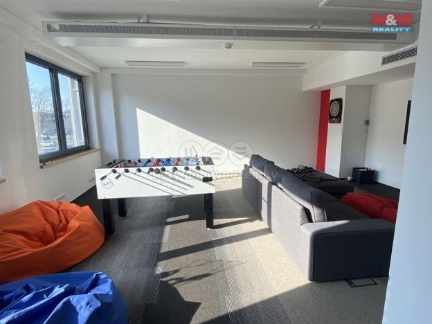 Pronájem kanceláře, Brno - Komárov, Svatopetrská, 486 m2