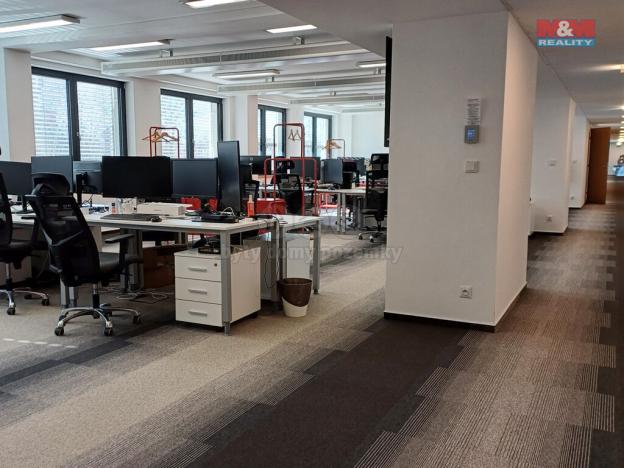 Pronájem kanceláře, Brno - Komárov, Svatopetrská, 486 m2