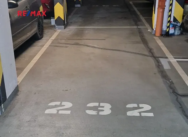 Pronájem garážového stání, Praha - Zličín, Milotická, 12 m2